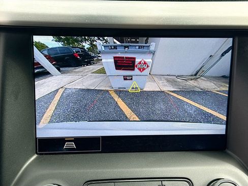 Used 2023 GMC Acadia SLT FWD image 15