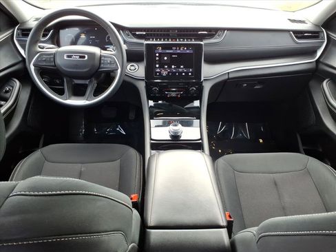 Used 2023 Jeep Grand Cherokee L Laredo image 8