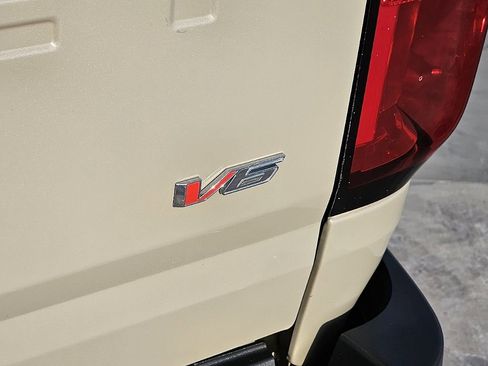 Used 2022 Chevrolet Colorado Z71 w/ Safety Package image 13