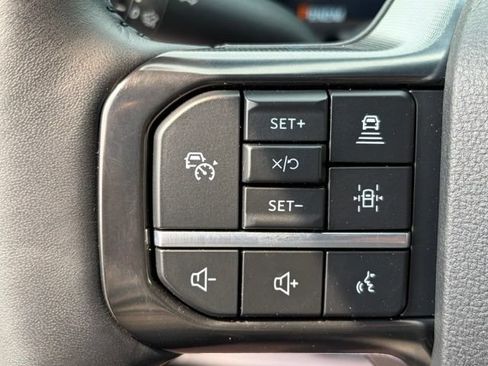 Used 2025 Ford F350 Platinum w/ FX4 Off-Road Package AWD/4WD image 18