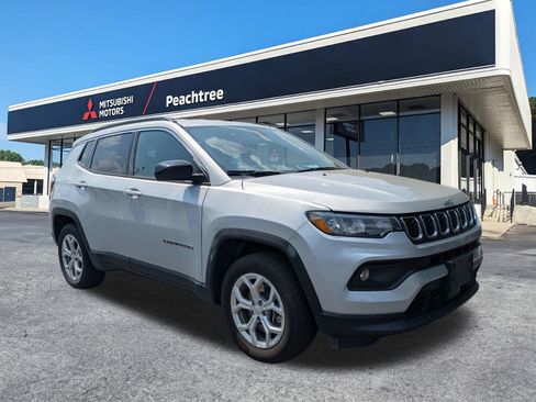 Used 2024 Jeep Compass Latitude AWD/4WD image 1