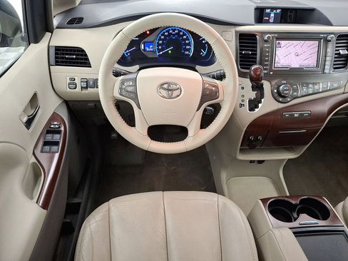Used 2012 Toyota Sienna XLE w/ XLE Navigation Pkg image 21