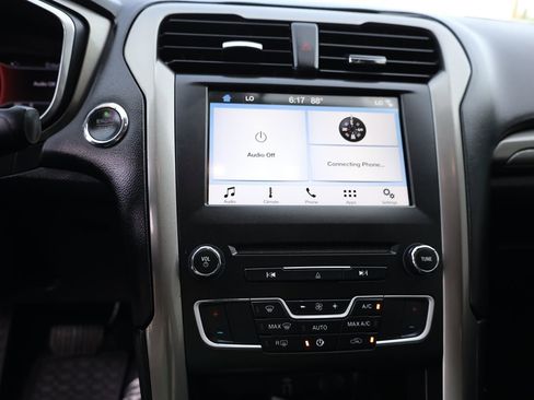 Used 2017 Ford Fusion SE w/ Fusion SE Technology Package FWD image 24