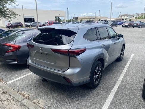 Used 2021 Toyota Highlander XLE FWD image 8