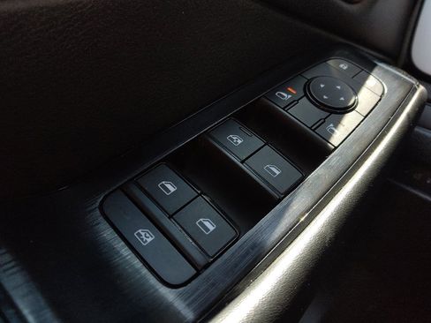 Used 2024 Nissan Rogue S AWD/4WD image 27