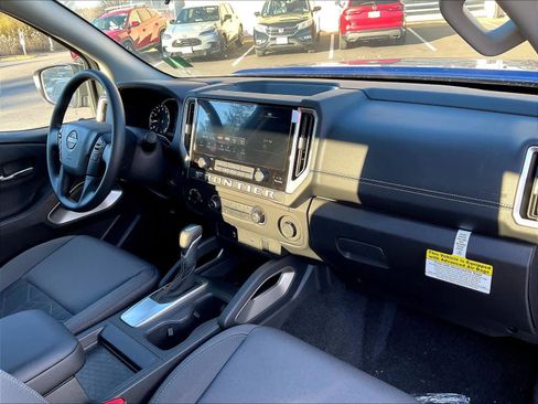 Used 2025 Nissan Frontier SV image 28