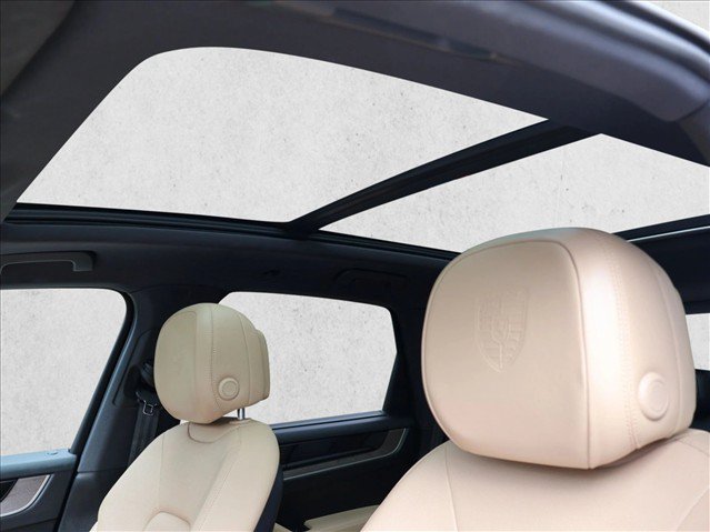 Used 2025 Porsche Cayenne AWD/4WD image 20