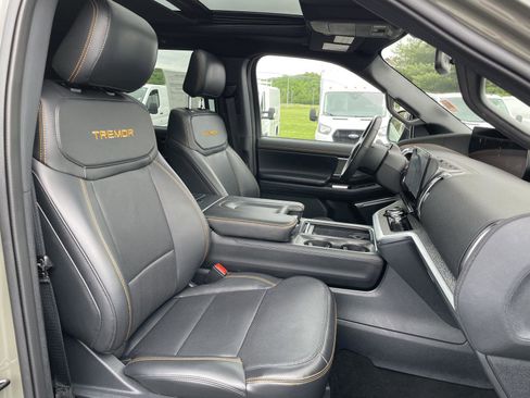 Used 2025 Ford Expedition Tremor AWD/4WD image 27