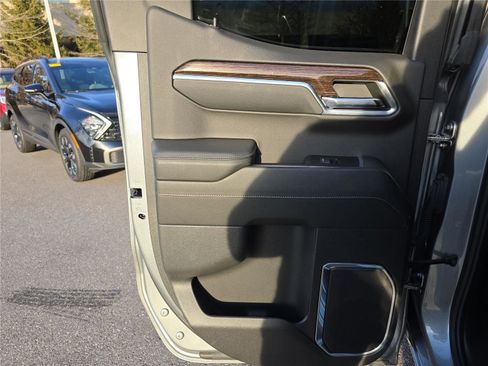 Used 2024 GMC Sierra 1500 Elevation image 13
