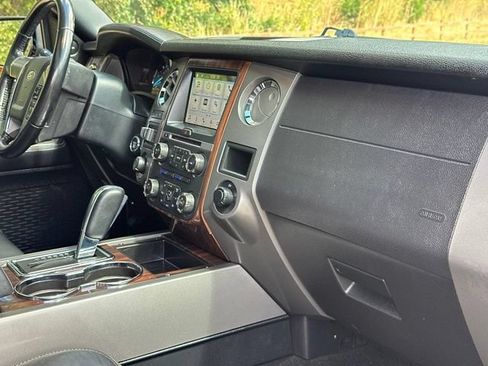 Used 2017 Ford Expedition Platinum AWD/4WD image 32