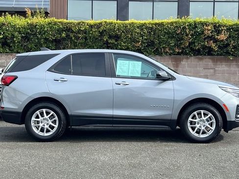 Used 2023 Chevrolet Equinox LS AWD/4WD image 3