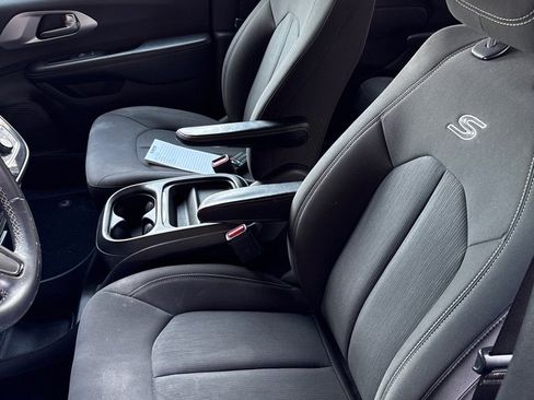 Used 2018 Chrysler Pacifica Touring Plus w/ S Appearance Package FWD image 23
