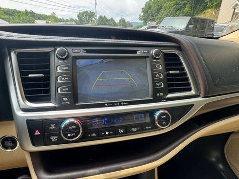 Used 2016 Toyota Highlander Limited Platinum AWD/4WD image 11