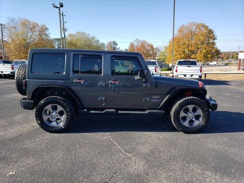 Used 2016 Jeep Wrangler Unlimited Sahara image 5