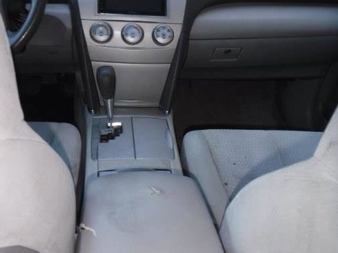 Used 2010 Toyota Camry LE image 7