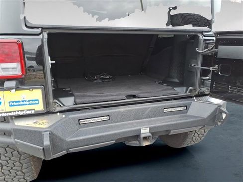 Used 2018 Jeep Wrangler Unlimited Rubicon w/ Connectivity Group image 23