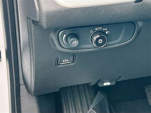 Used 2020 GMC Terrain SLE w/ Driver Convenience Package image 10