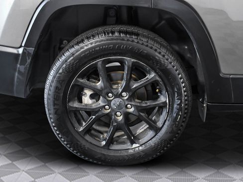 Used 2019 Jeep Cherokee Latitude w/ Popular Appearance Group image 33