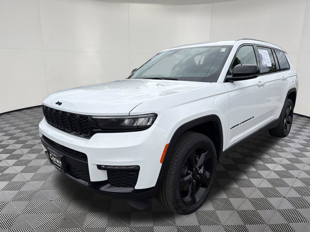 Used 2025 Jeep Grand Cherokee L Limited w/ Black Appearance Package AWD/4WD image 3