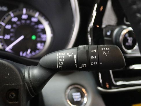 Used 2023 Toyota Highlander XLE image 35