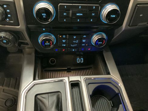 Used 2016 Ford F150 Platinum w/ Equipment Group 701A Luxury AWD/4WD image 26