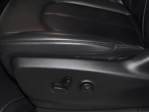 Certified 2023 Chrysler Pacifica Touring-L FWD image 35