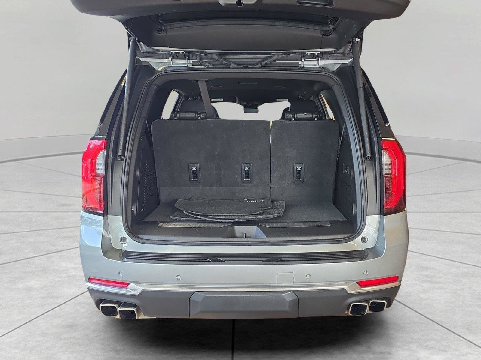 Used 2025 GMC Yukon Denali AWD/4WD image 13