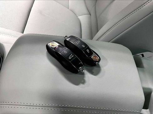 New 2026 Porsche Macan Turbo image 36