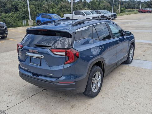 Used 2024 GMC Terrain SLE w/ Driver Convenience Package AWD/4WD image 7