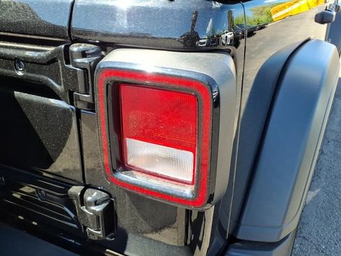 Certified 2022 Jeep Wrangler Unlimited Sport AWD/4WD image 16