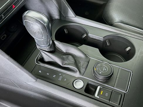 Used 2018 Volkswagen Atlas SE image 24