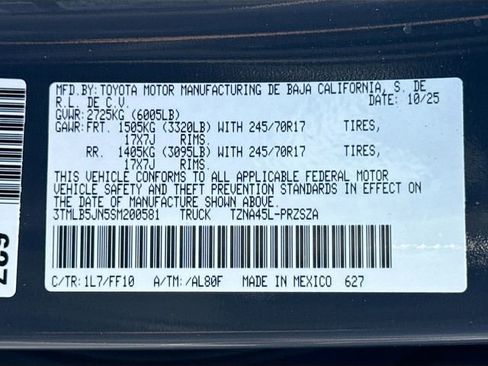 Used 2025 Toyota Tacoma SR5 AWD/4WD image 32