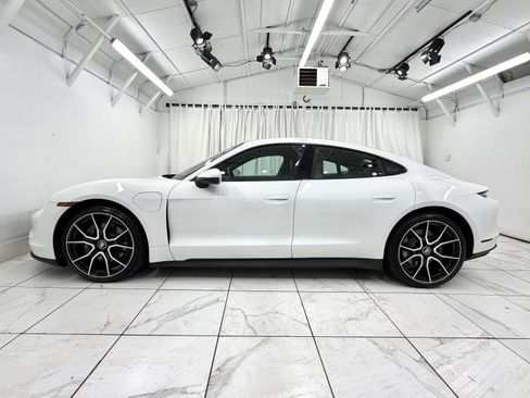 Certified 2022 Porsche Taycan image 15