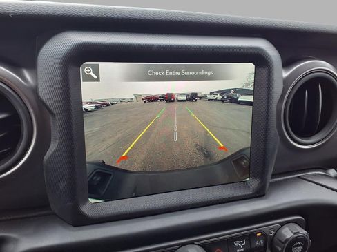 Used 2023 Jeep Gladiator Sport image 6