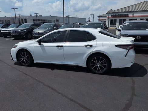 Certified 2022 Toyota Camry SE FWD image 4