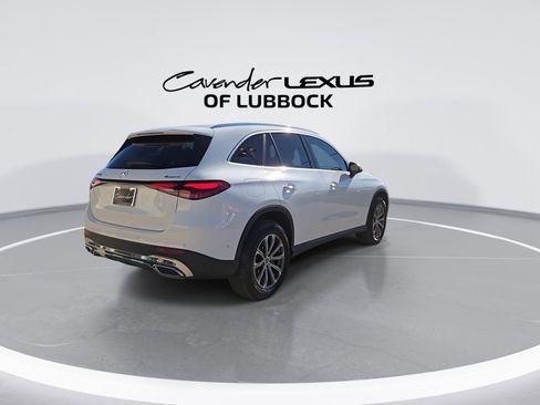 Used 2025 Mercedes-Benz GLC 300 4MATIC image 8