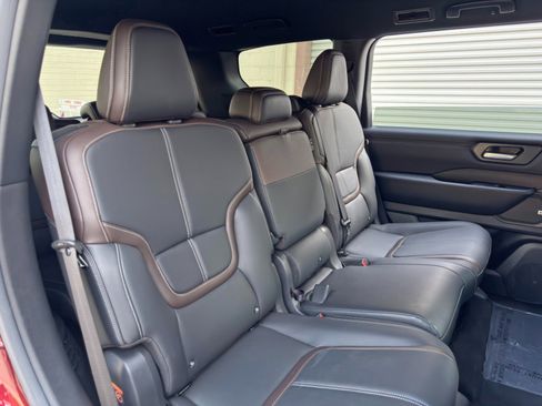 Used 2025 Nissan Armada SL AWD/4WD image 40