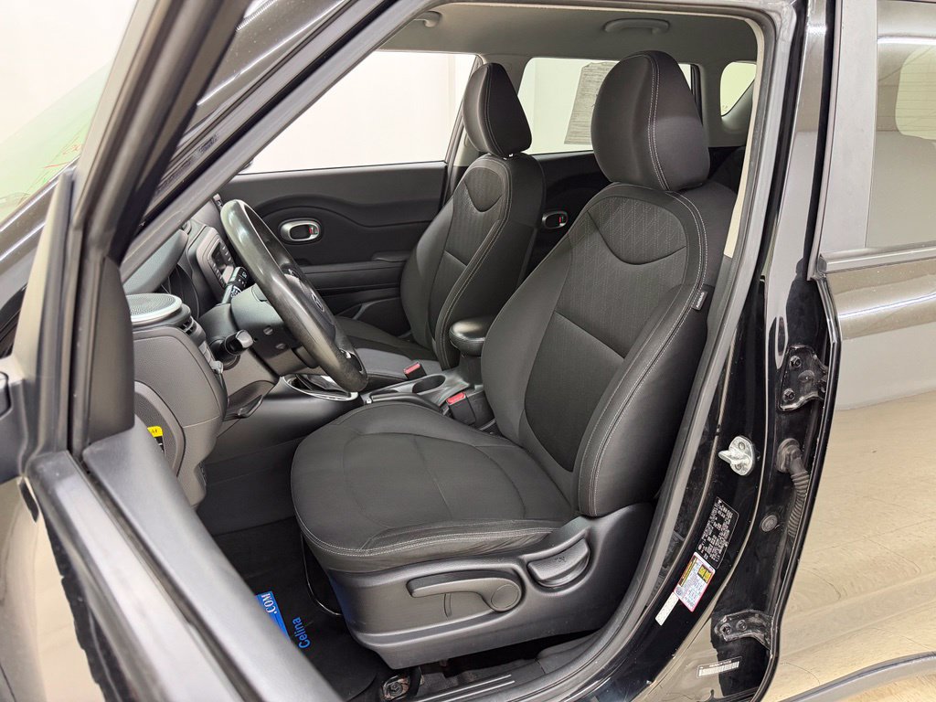 Used 2015 Kia Soul FWD image 19