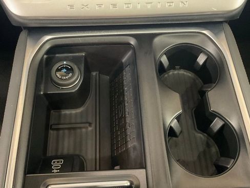 Used 2025 Ford Expedition Max Active AWD/4WD image 23