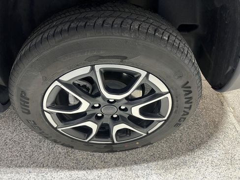 Used 2025 Jeep Compass Trailhawk AWD/4WD image 29