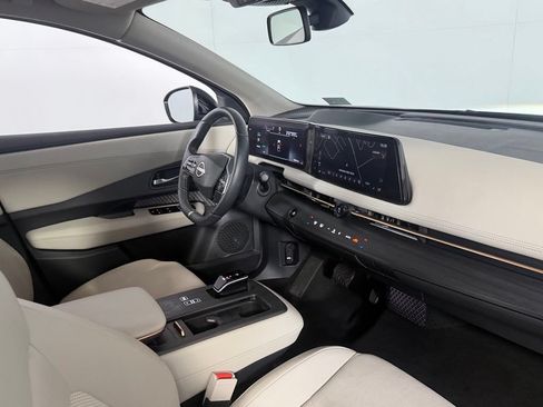 Used 2023 Nissan Ariya FWD image 35