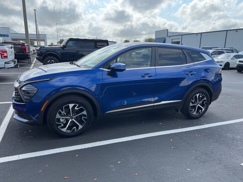 Used 2025 Kia Sportage EX image 18