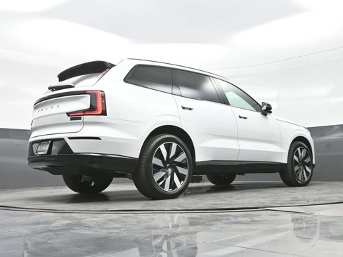 New 2025 Volvo EX90 Plus image 14