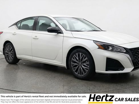 Used 2025 Nissan Altima 2.5 SV image 1