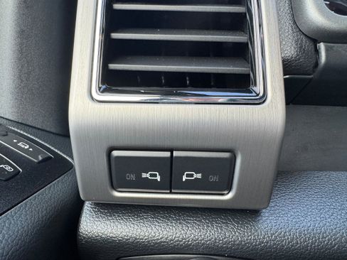 Used 2022 Ford F350 Platinum w/ FX4 Off-Road Package image 28