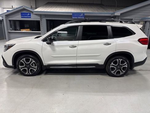 Used 2025 Subaru Ascent Touring AWD/4WD image 5