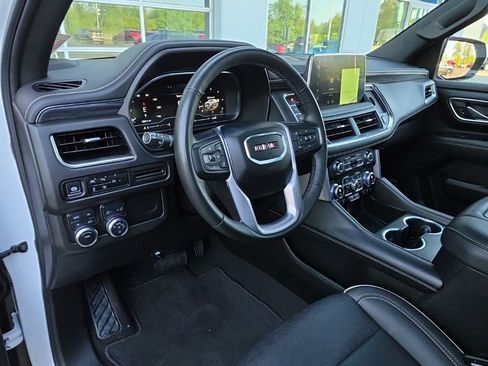 Used 2024 GMC Yukon XL SLT w/ SLT Luxury Package AWD/4WD image 10