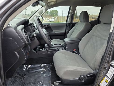 Used 2021 Toyota Tacoma SR w/ SR Convenience Package image 12