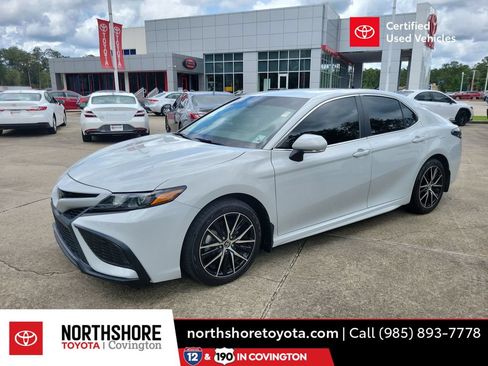 Used 2023 Toyota Camry SE FWD image 1