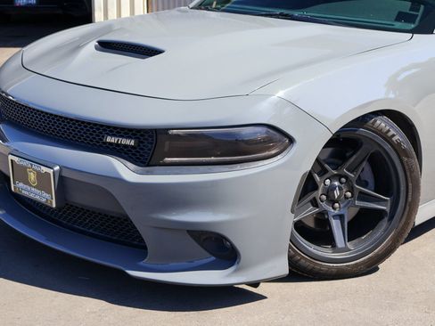 Used 2017 Dodge Charger R/T image 2